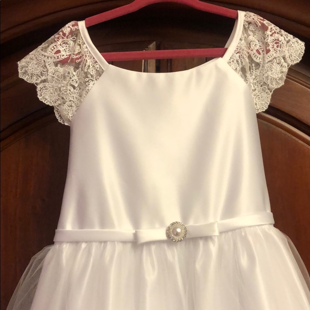 Girls First Communion dress. - Picture 2 of 4
